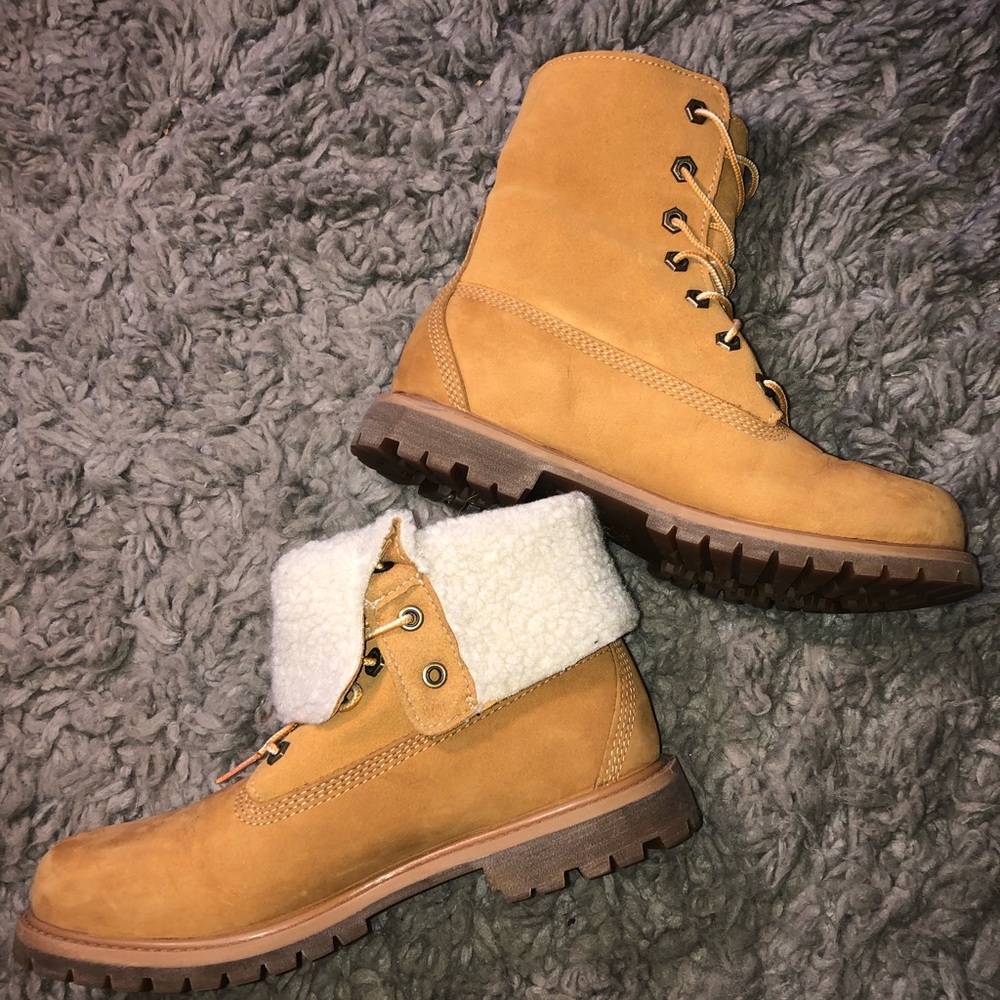 Women’s fold down timberlands NEVER WORN